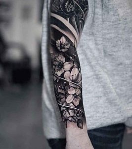 Tatouage floral homme noir et gris
