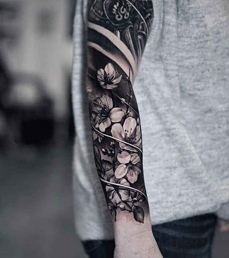 Tatouage floral homme noir et gris