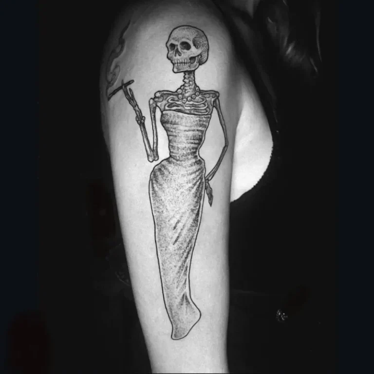 L Art au Gant Tattoo Piercing shop 3 768x768