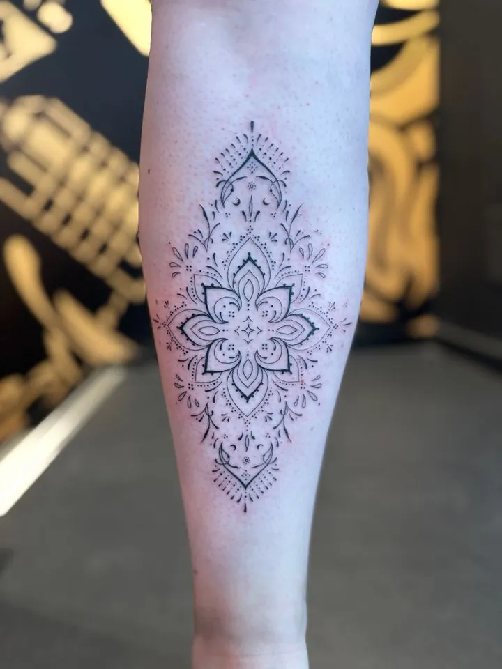 L' Art Au Gant Tattoo Piercing Shop