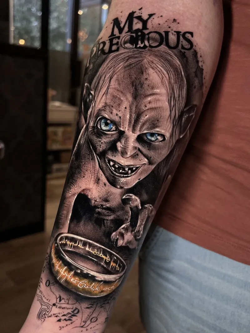 Galerie de tatouages 65 Warner Tattoo Shop