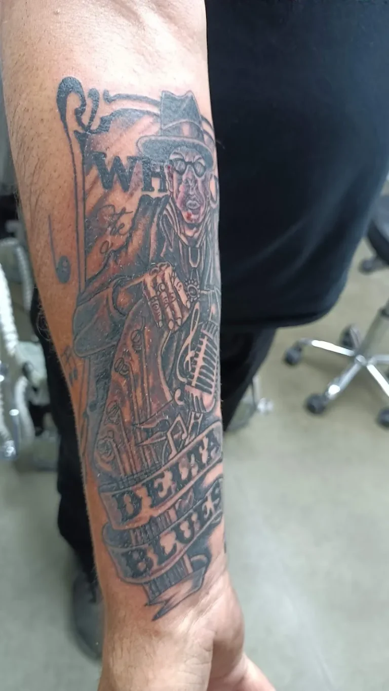 Black art tattoo GALERIEBAT.FR 3 768x1365