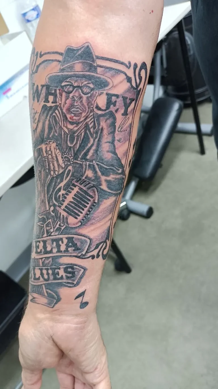 Black art tattoo GALERIEBAT.FR 7 768x1365
