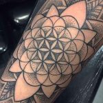 Détail de tatouage en pointillisme 2_1