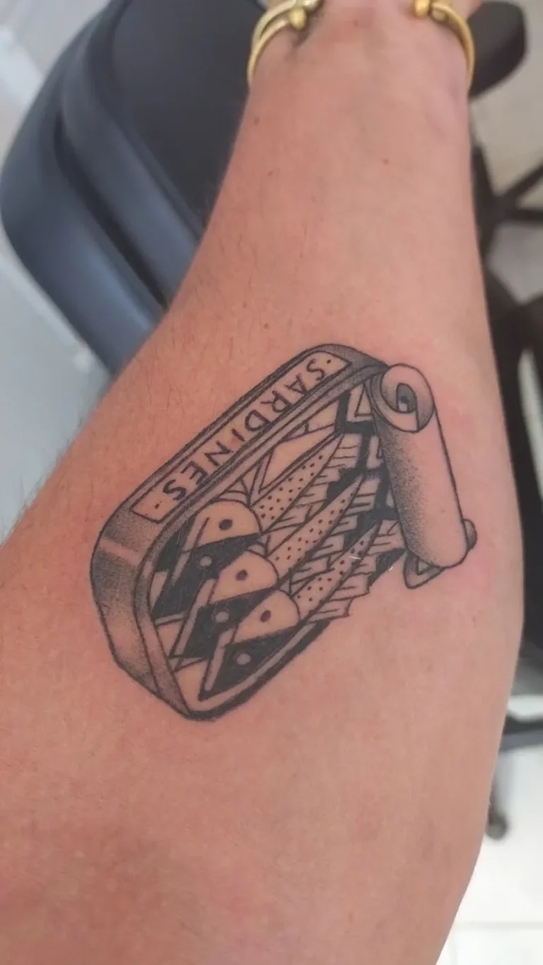 LOfficine tatouage 2 768x1365