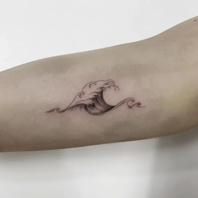 La Petite Horloge Tatouage 7 768x768