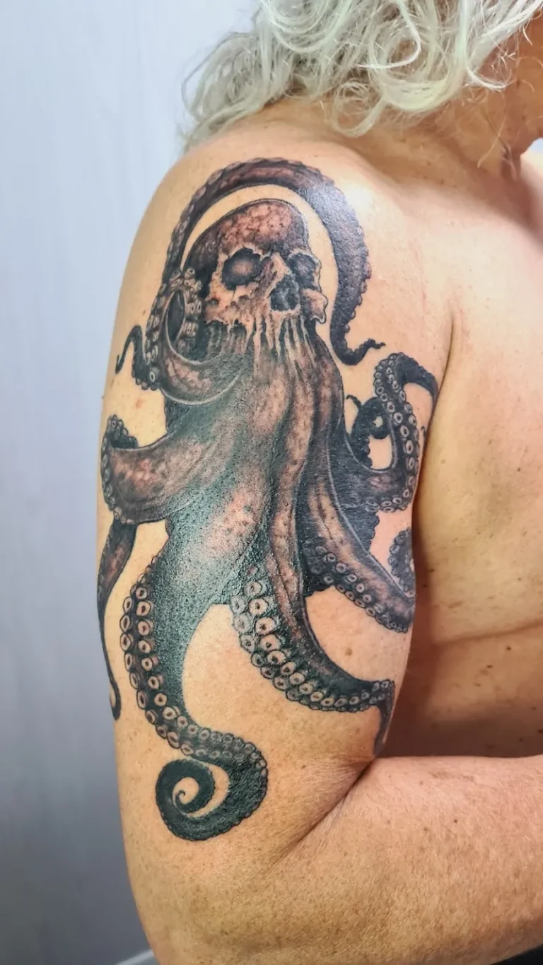 Ladybeetle Tattoo Studio 4 768x1365