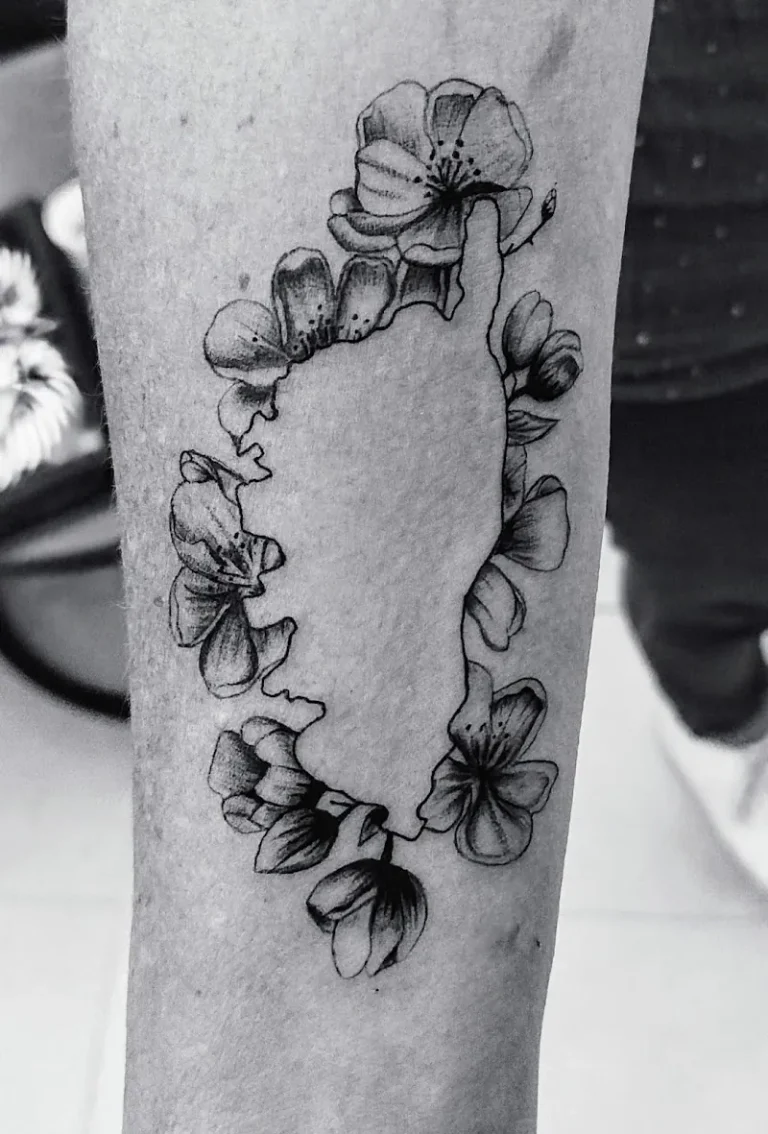 Laura Volf   Tattoo shop   7 768x1134