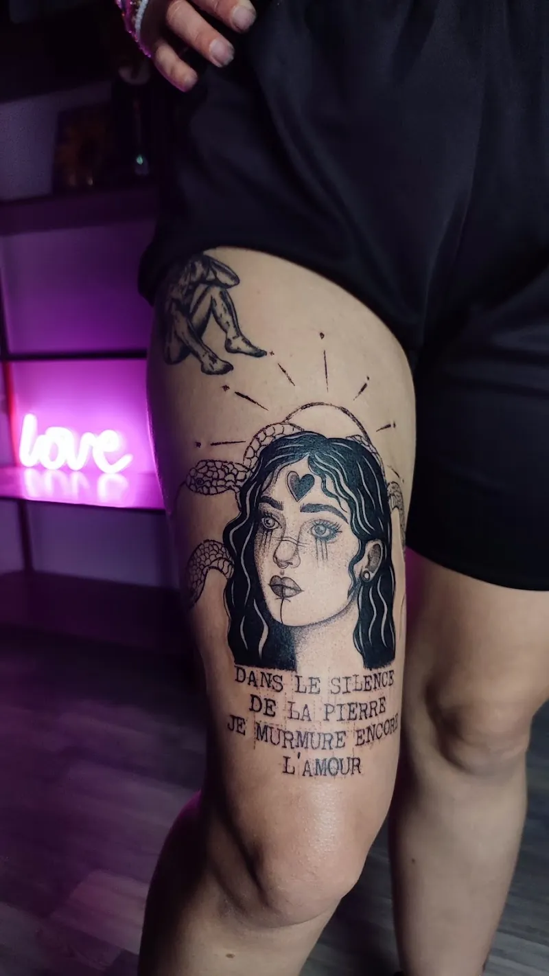 Galerie de tatouages 77 Luss Tattoo