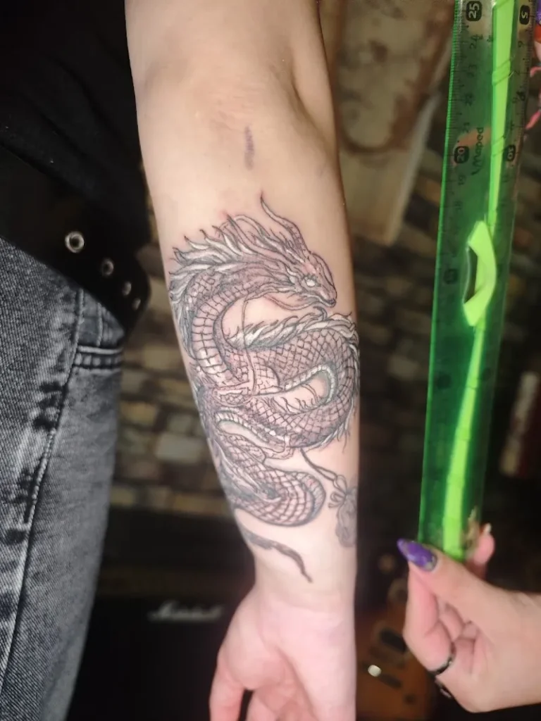 Middle art   Salon de tatouage  Piercing 1 768x1024