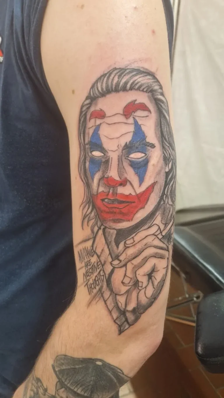 Middle art   Salon de tatouage  Piercing 6 768x1364