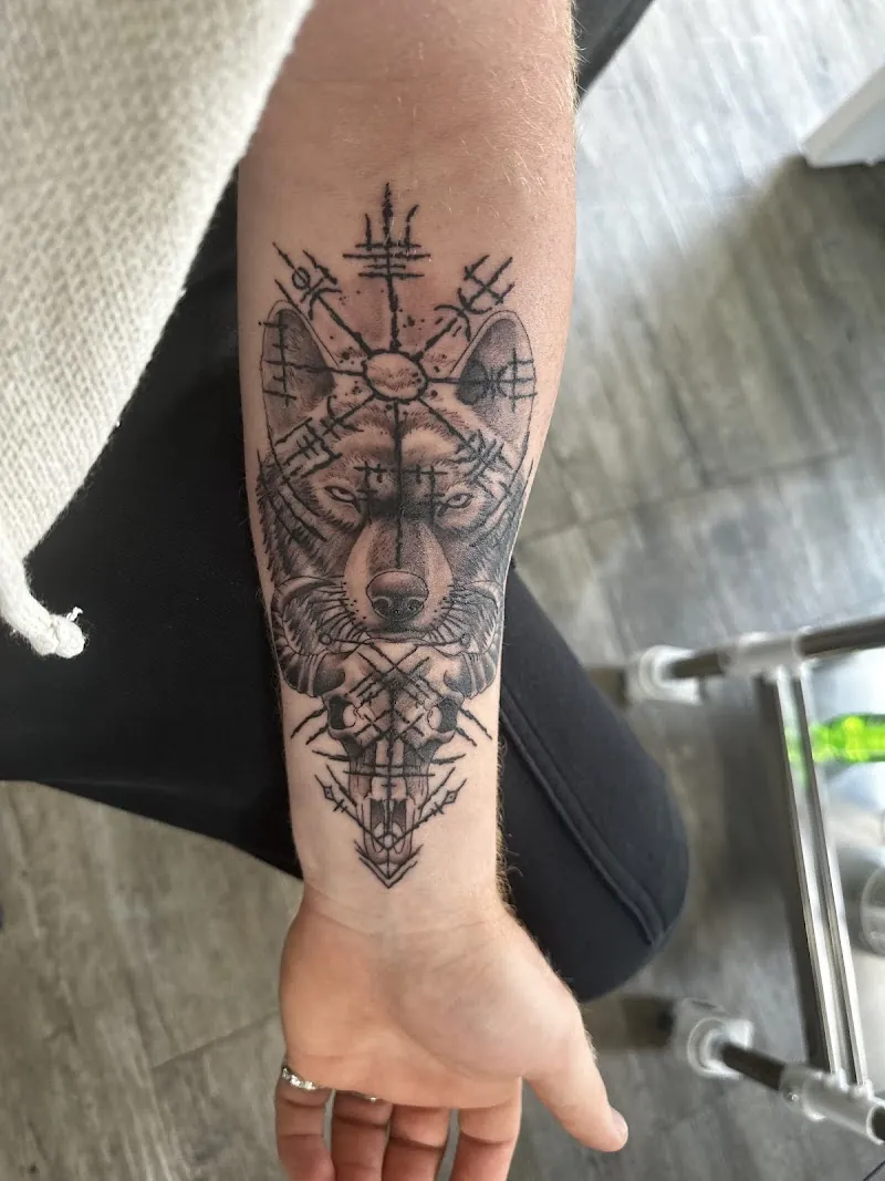 Galerie de tatouages 57 Planet Tattoo By Tibru