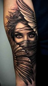 Portrait tatouage réaliste visage femme noir et gris_5