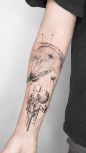 Tatouage Dotwork géométrique espace_6