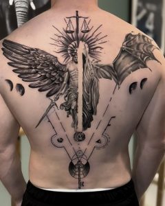 Tatouage ange déchu gothique sur dos