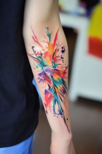 Tatouage aquarelle abstrait couleurs