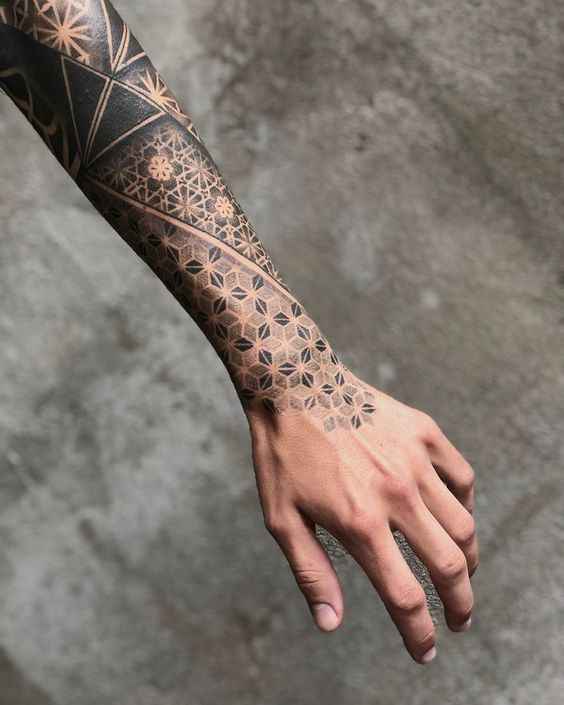 Tatouage blackwork ornemental_4_11zon