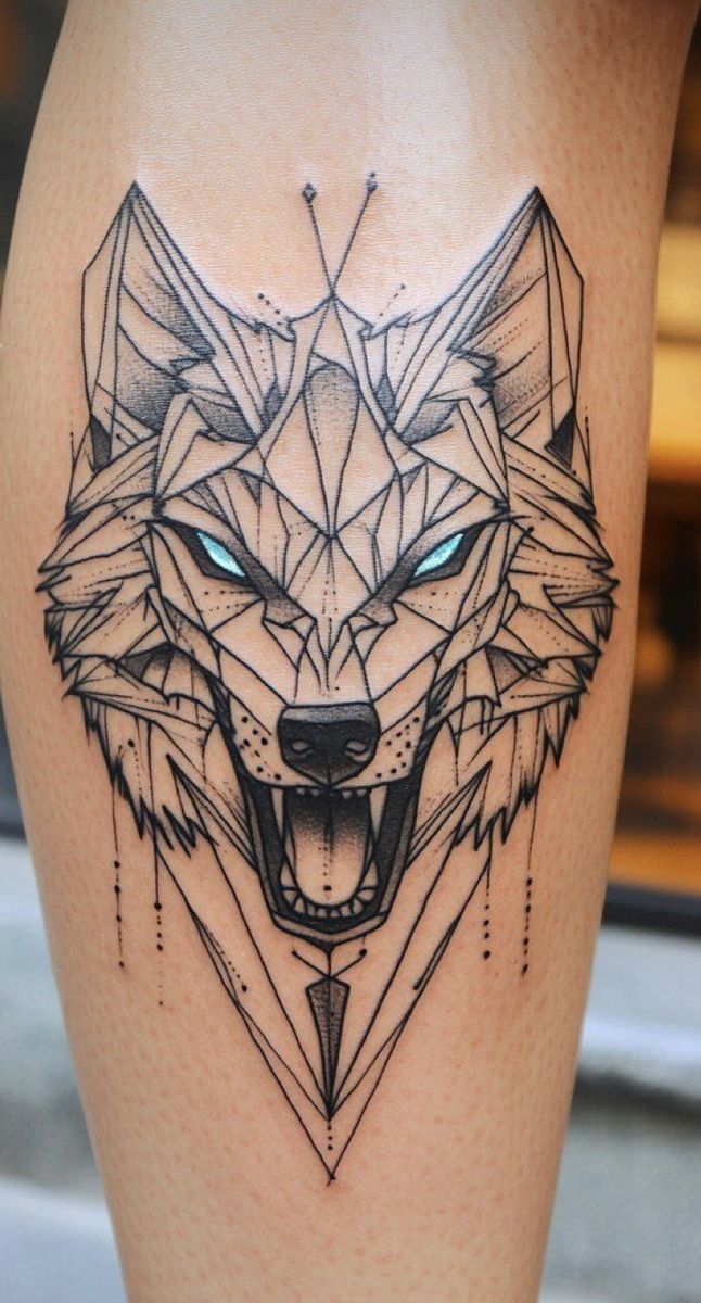 Tatouage géométrique animal – tête de loup polygonale