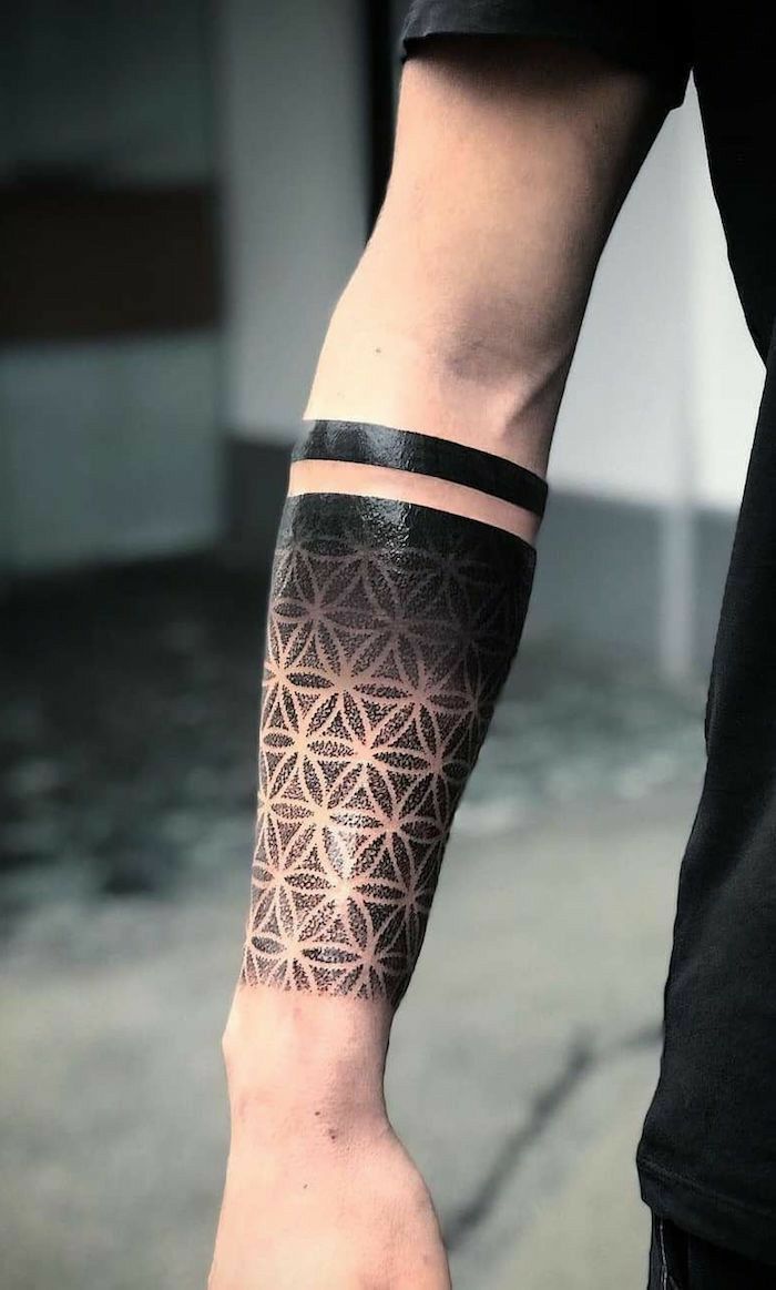 Tatouage géométrique blackwork
