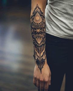 Tatouage géométrique mandala