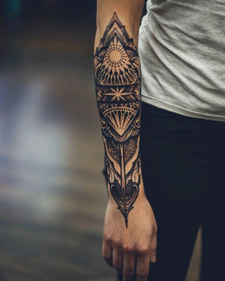 Tatouage géométrique mandala