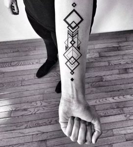 Tatouage géométrique minimaliste