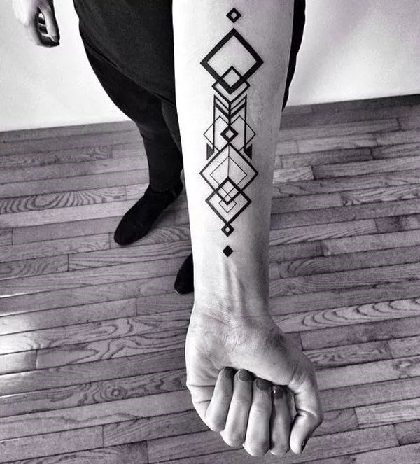 Tatouage géométrique minimaliste