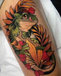 Tatouage néo-traditionnel composition florale et animal_6