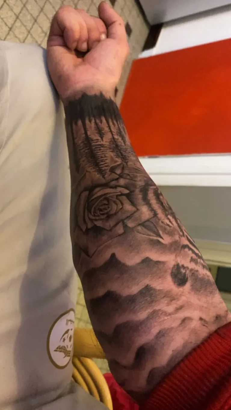 Tattoo Piercing KezoInk  Guests Leclerc Beynost 1 768x1365
