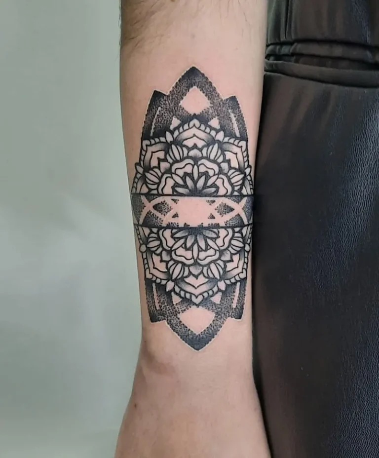 Tattooist in Bordeaux 2 768x928