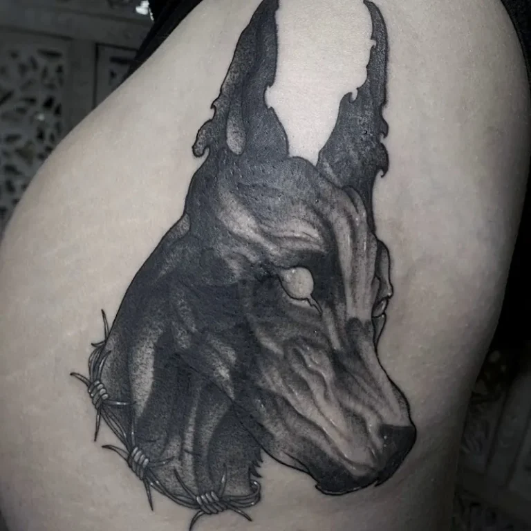 Veuve Noire Lille   Salon de Tatouage 5 768x768
