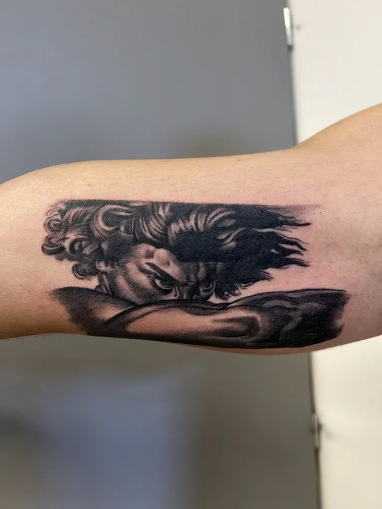black corner tattoo et piercing Valence 6 768x1024
