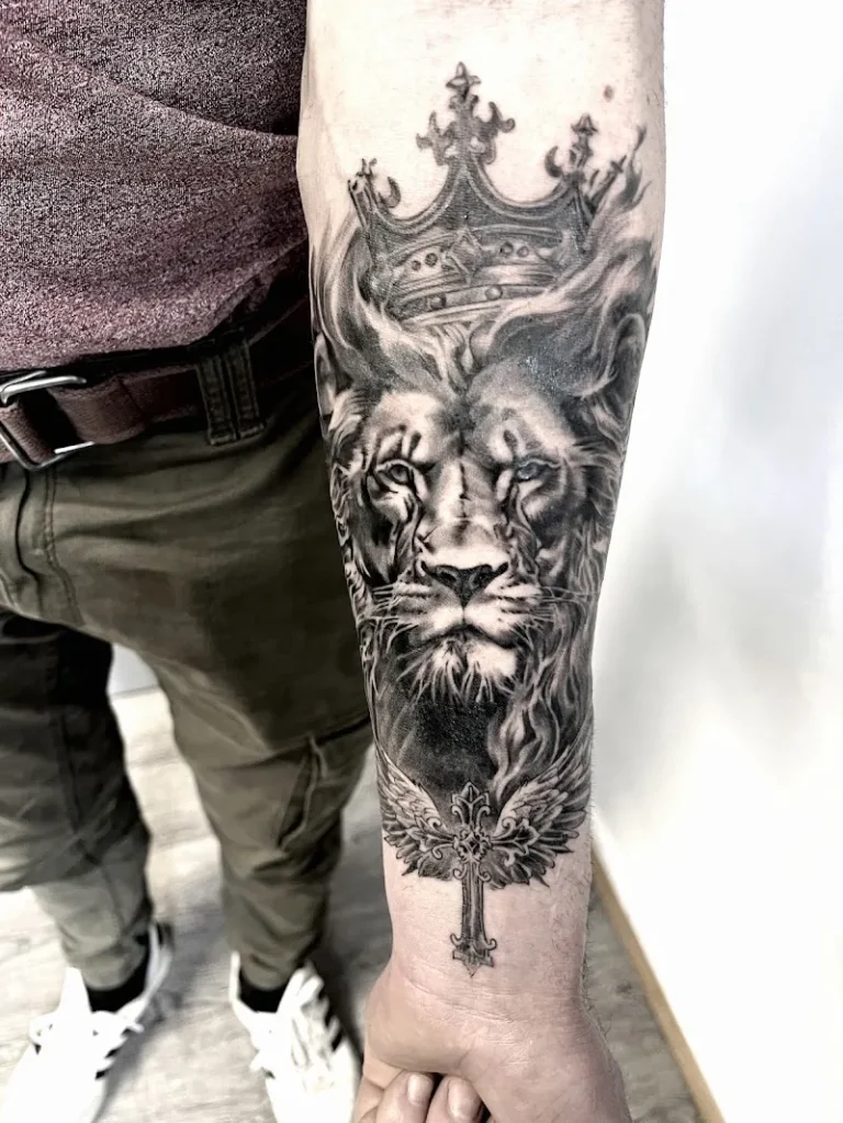 black corner tattoo et piercing Valence 9 768x1023