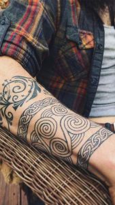 tatouage celtique geometrique