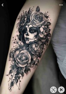 tatouage chicano noir et gris sur avant-bras _