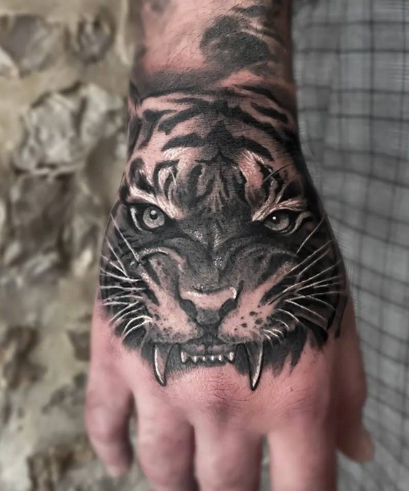 Galerie de tatouages 23 Frappe Chirurgicale