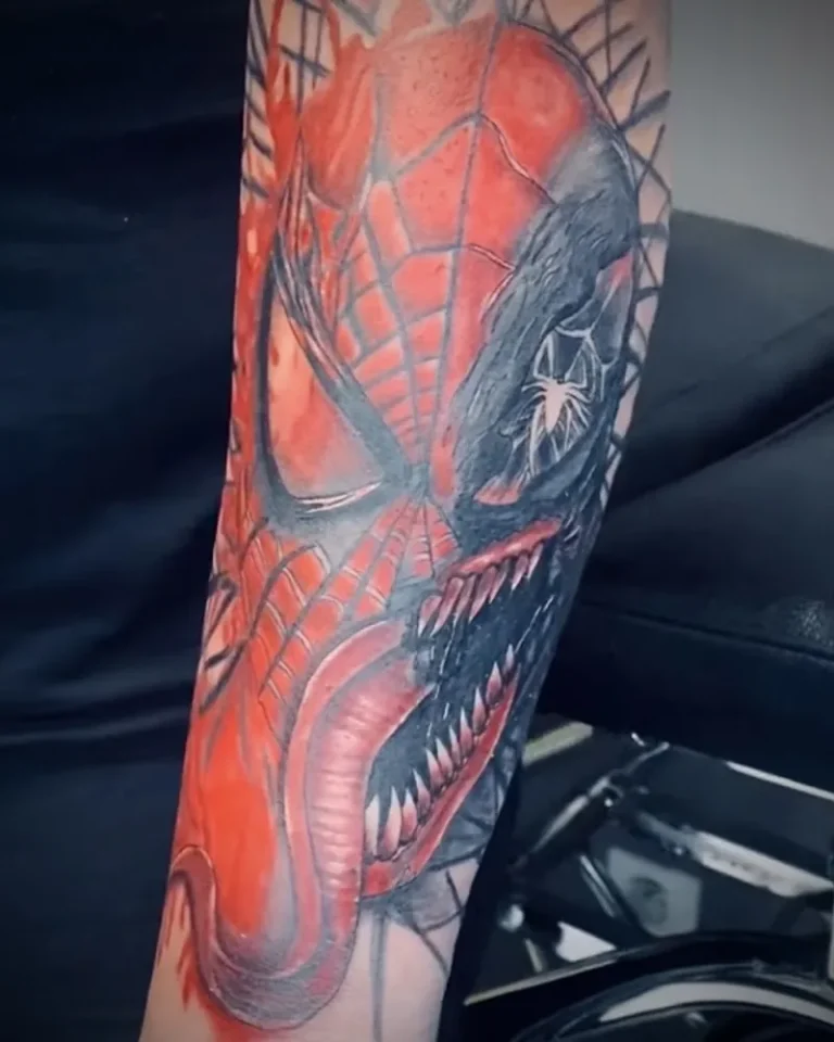 Imperial Tattoo Piercing – Lyon 8  Jet deau 8 768x960