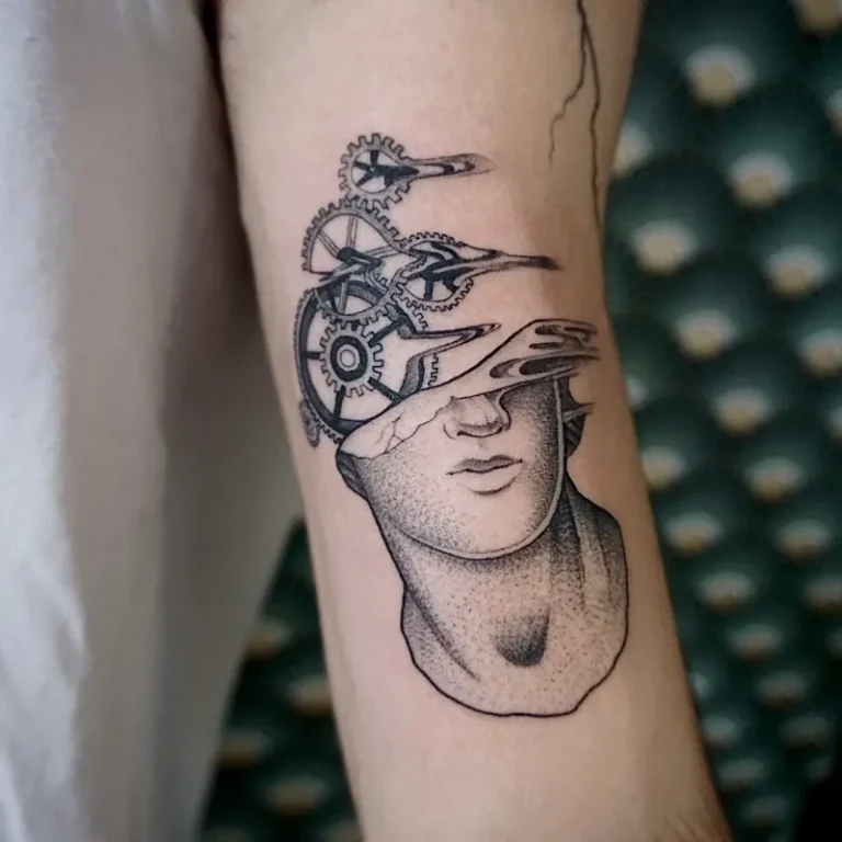La 11e porte Tattoo Club 8 768x768