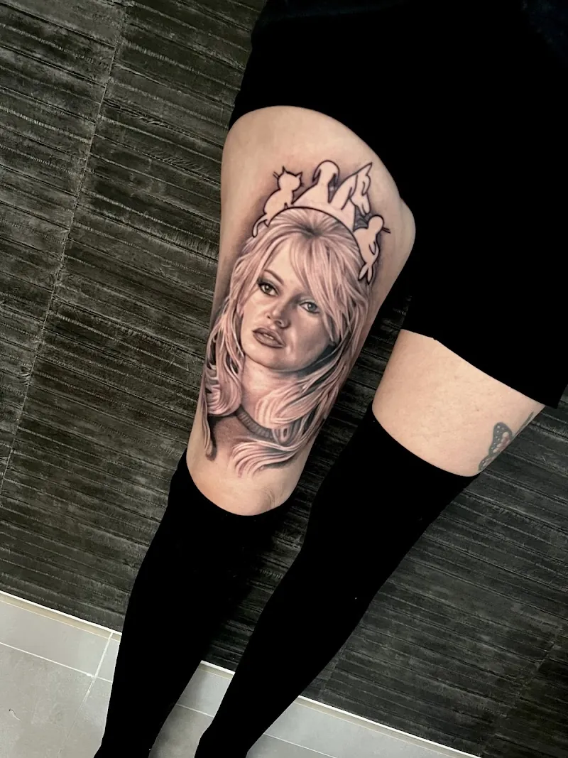 Galerie de tatouages 72 Shovel Shop Tattoo