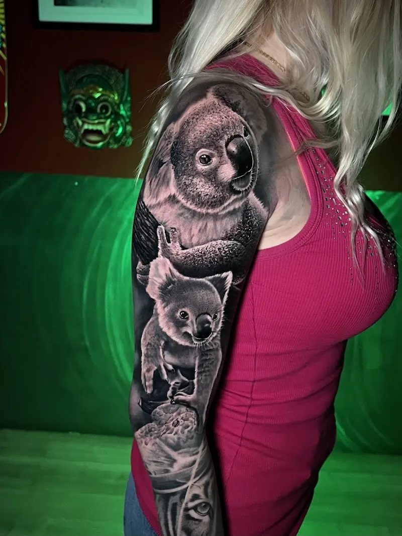 Galerie de tatouages 70 Shovel Shop Tattoo