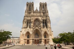 Cathédrale Notre-Dame de Reims, ville reconnue pour ses artistes tatoueurs